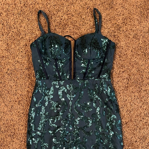 EUC Short Homecoming Dresses,Sparkly Mini, V-neck, Sparkly Gown NWT Teal size 4 - Picture 1 of 6